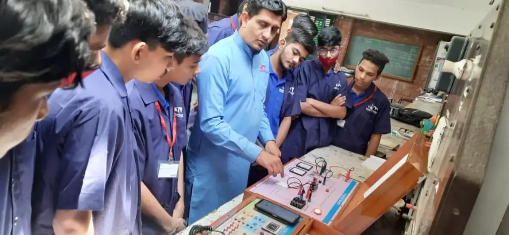 Electronics Mechanic